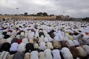Musulmanes orando
